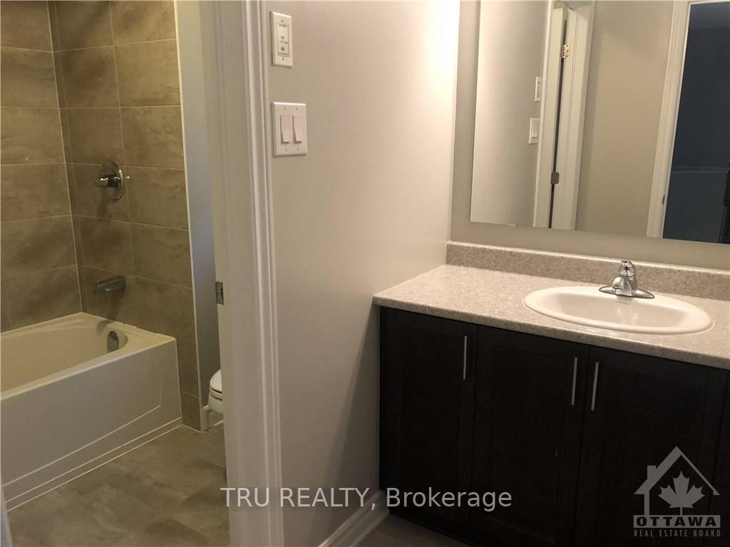 Photo 10 of 222 Fergus Crescent, Ottawa, Barrhaven - Cedargrove/Fraserdale — HOMEH