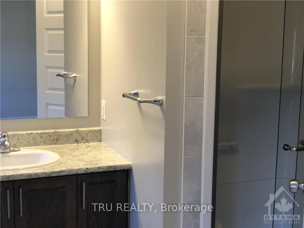Photo 11 of 222 Fergus Crescent, Ottawa, Barrhaven - Cedargrove/Fraserdale — HOMEH