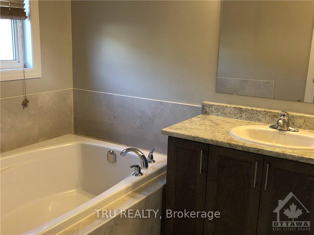 Photo 13 of 222 Fergus Crescent, Ottawa, Barrhaven - Cedargrove/Fraserdale — HOMEH