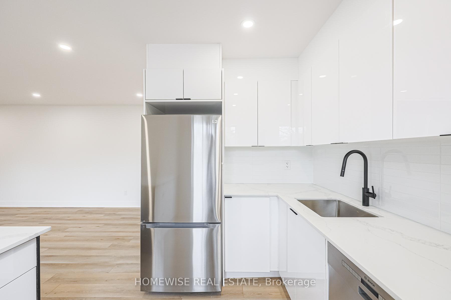 Photo 3 of Unit 2, 383 Spadina Road, Toronto, Casa Loma — HOMEH