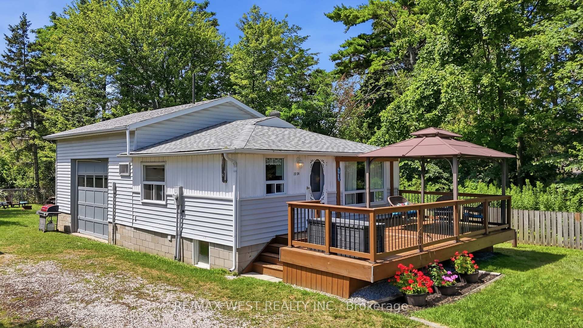 Photo 2 of 2234 Crystal Beach Road, Innisfil, Alcona — HOMEH