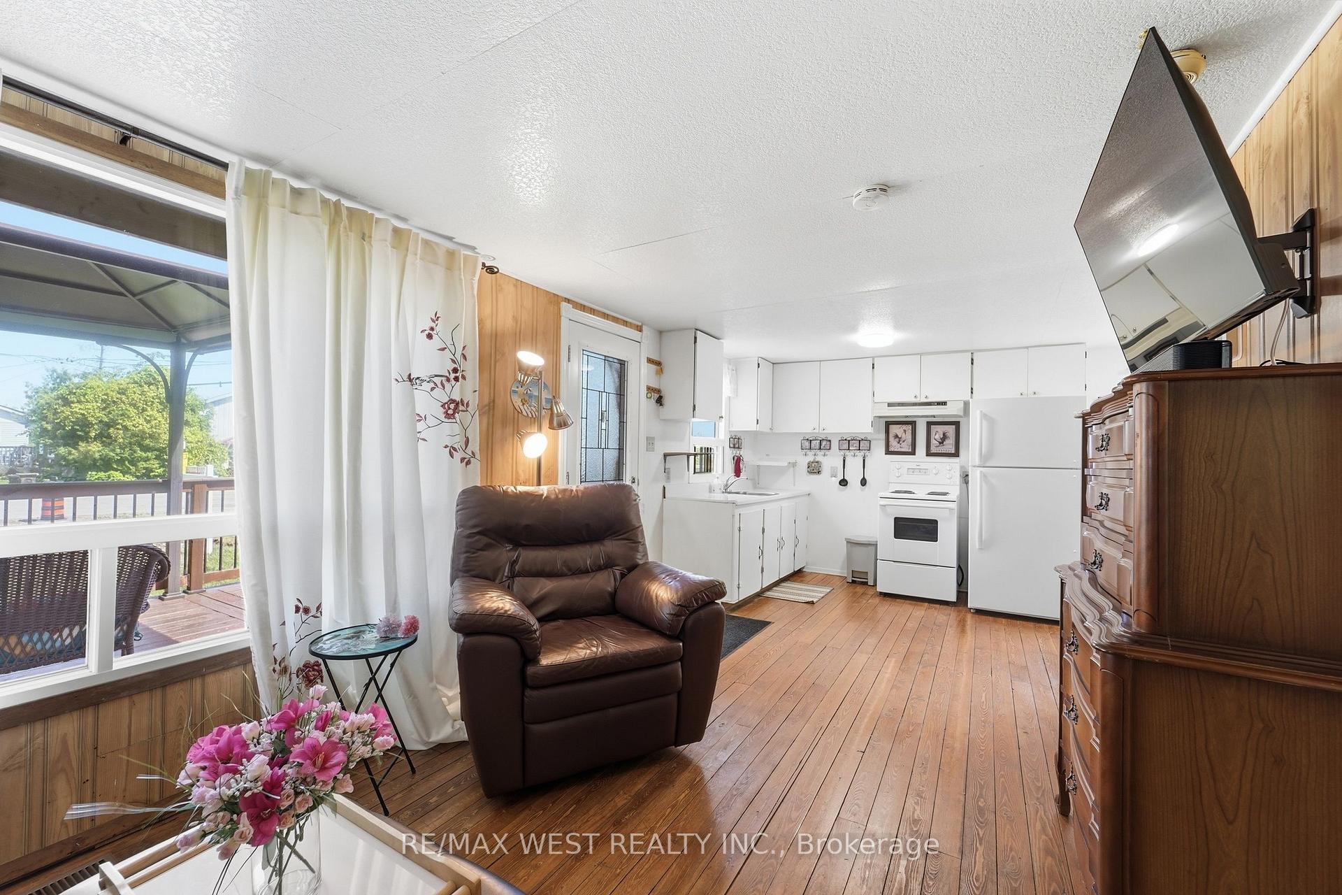 Photo 8 of 2234 Crystal Beach Road, Innisfil, Alcona — HOMEH