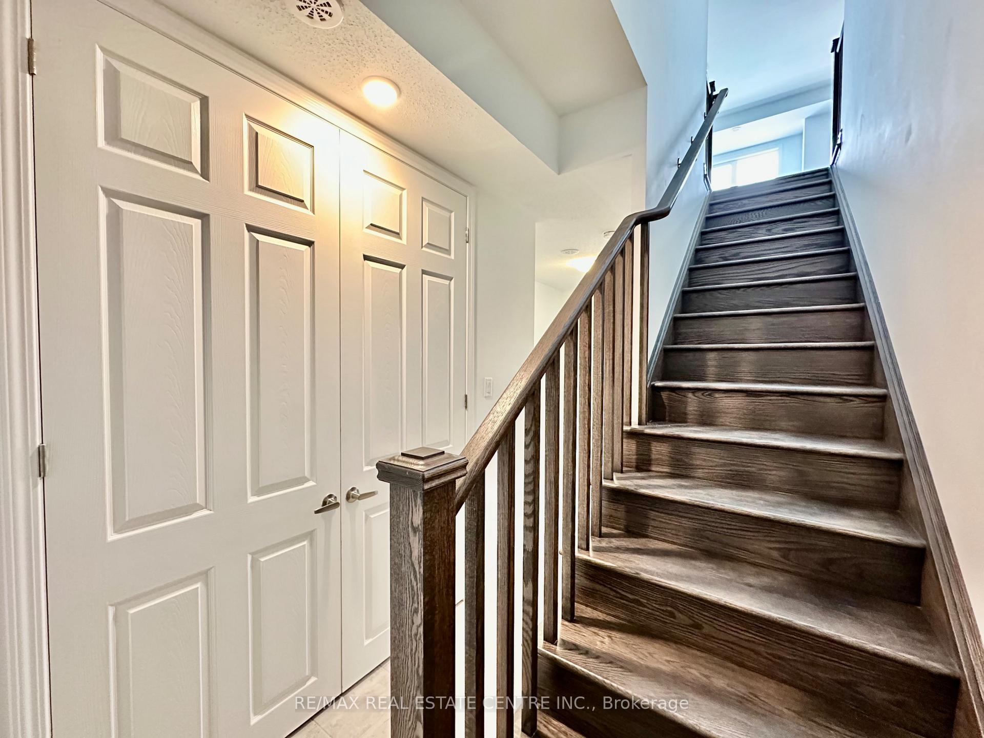 Photo 9 of 119 Pearen Lane, Barrie, Rural Barrie Southwest — HOMEH