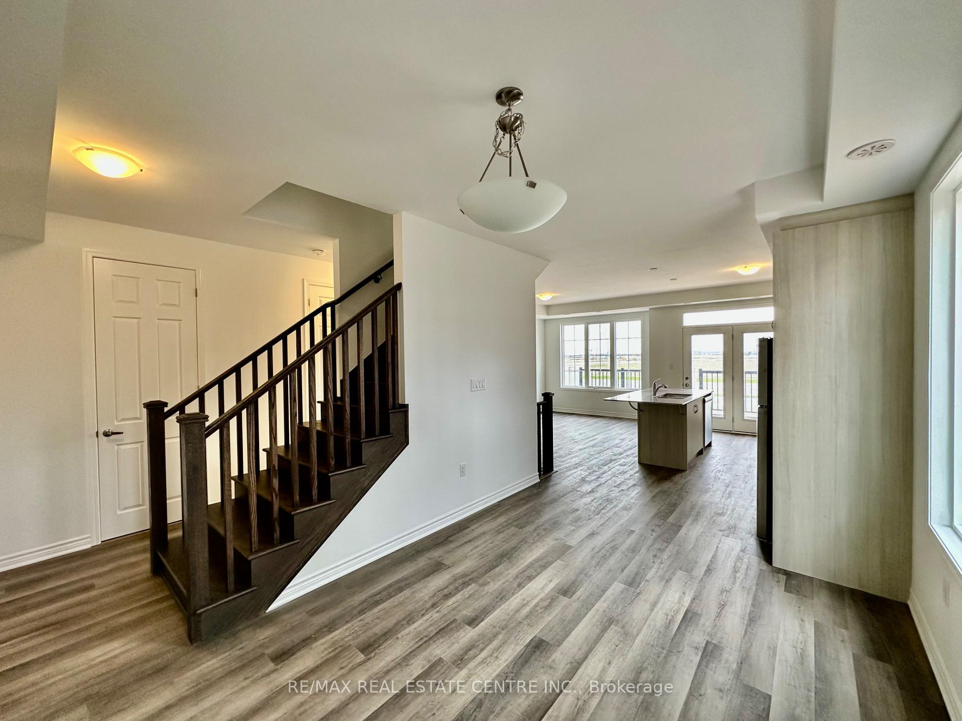 Photo 10 of 119 Pearen Lane, Barrie, Rural Barrie Southwest — HOMEH