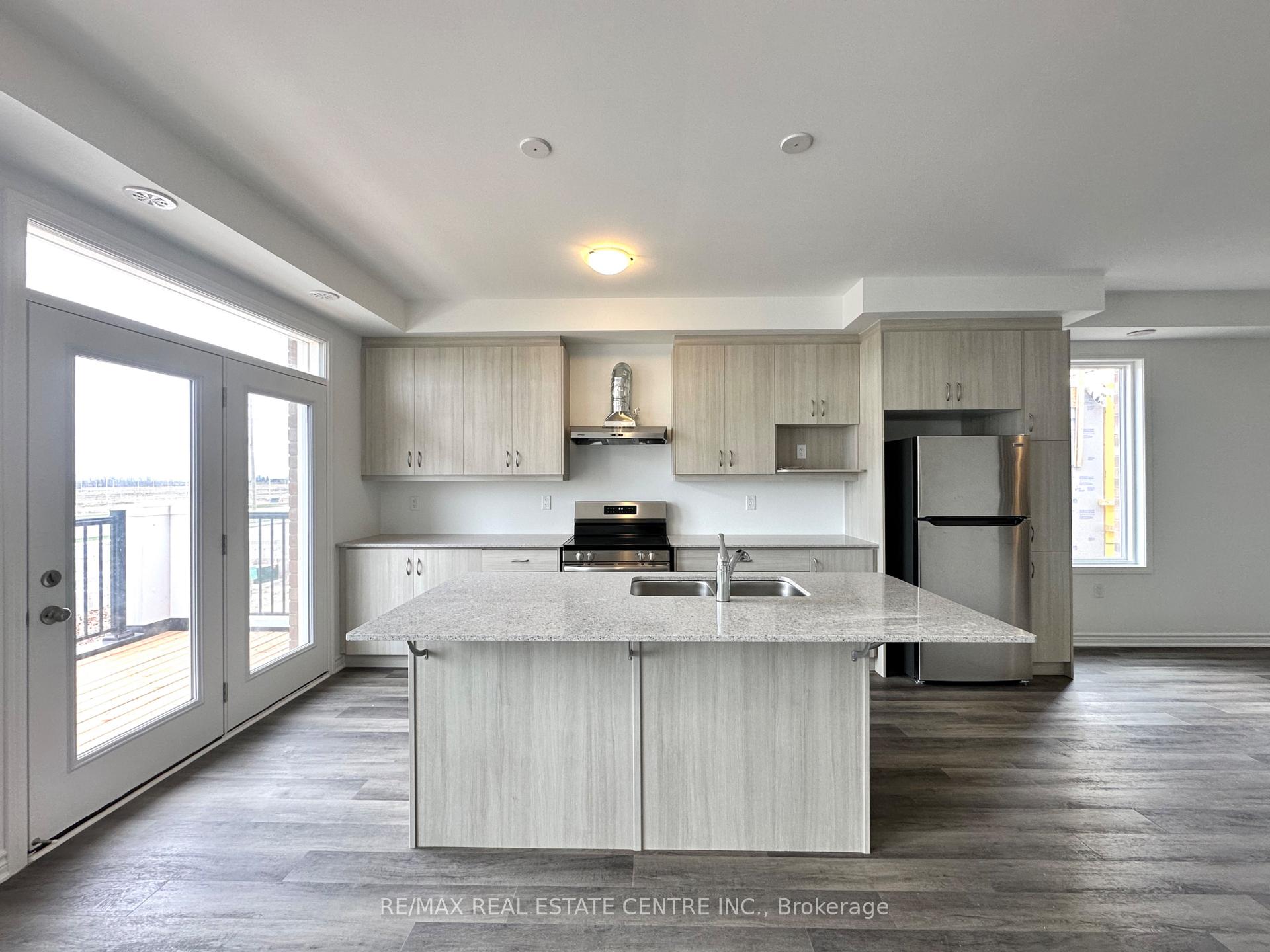 Photo 11 of 119 Pearen Lane, Barrie, Rural Barrie Southwest — HOMEH