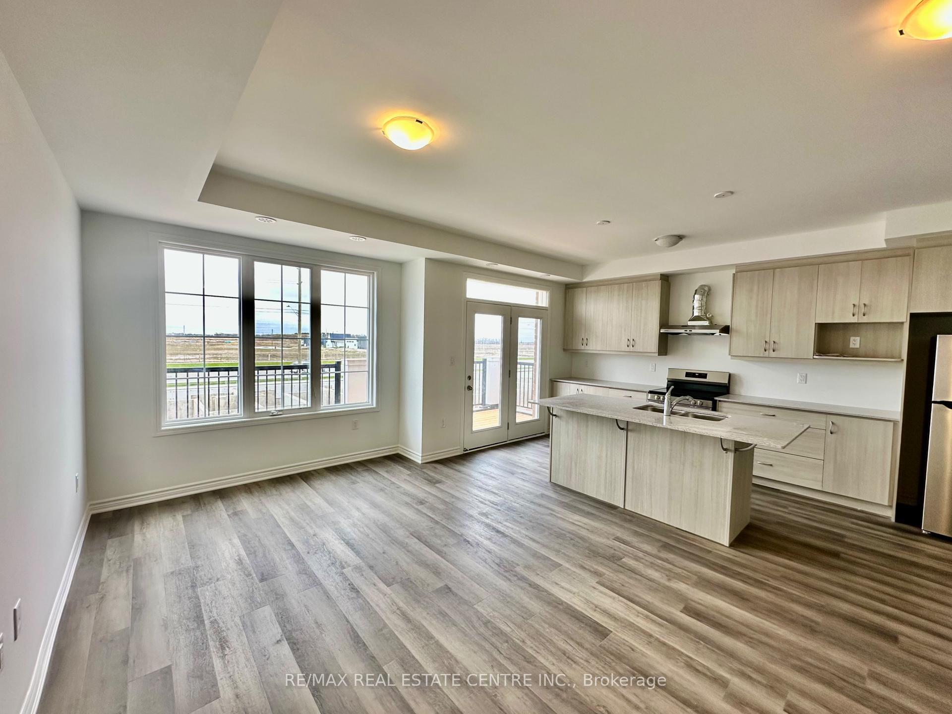 Photo 12 of 119 Pearen Lane, Barrie, Rural Barrie Southwest — HOMEH