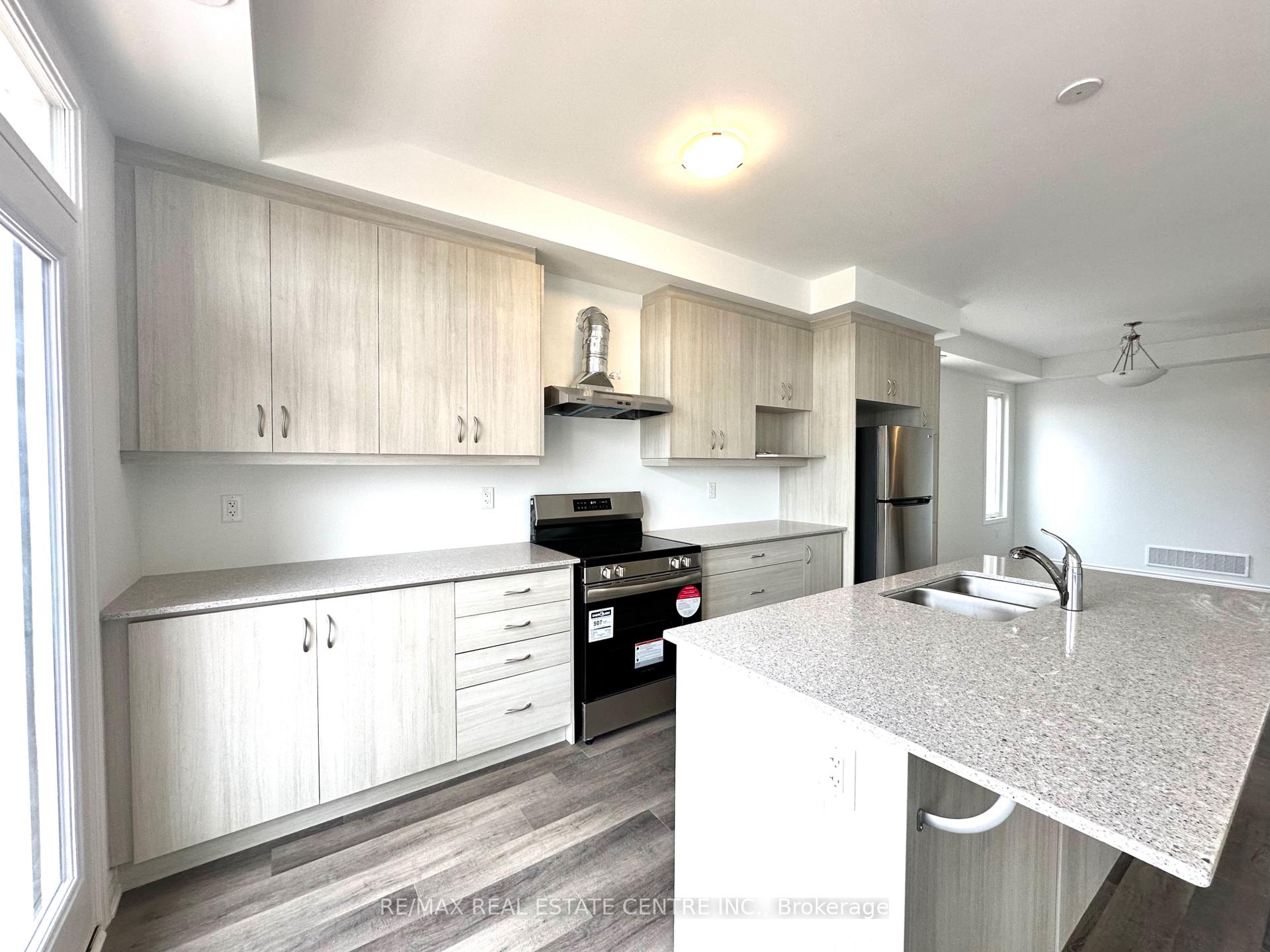 Photo 17 of 119 Pearen Lane, Barrie, Rural Barrie Southwest — HOMEH