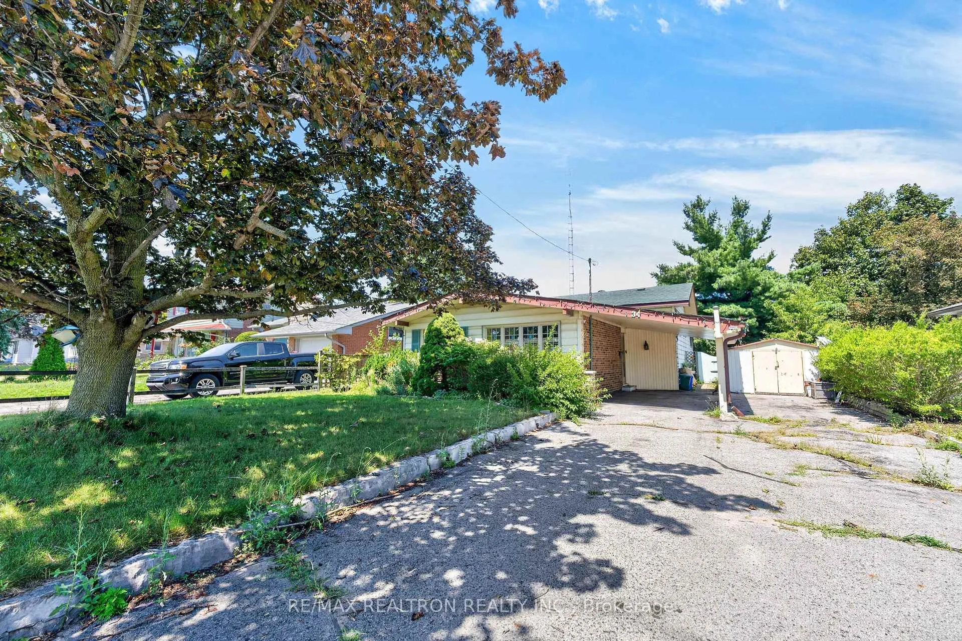 Photo 4 of 34 Taunton Road W, Oshawa, Samac — HOMEH