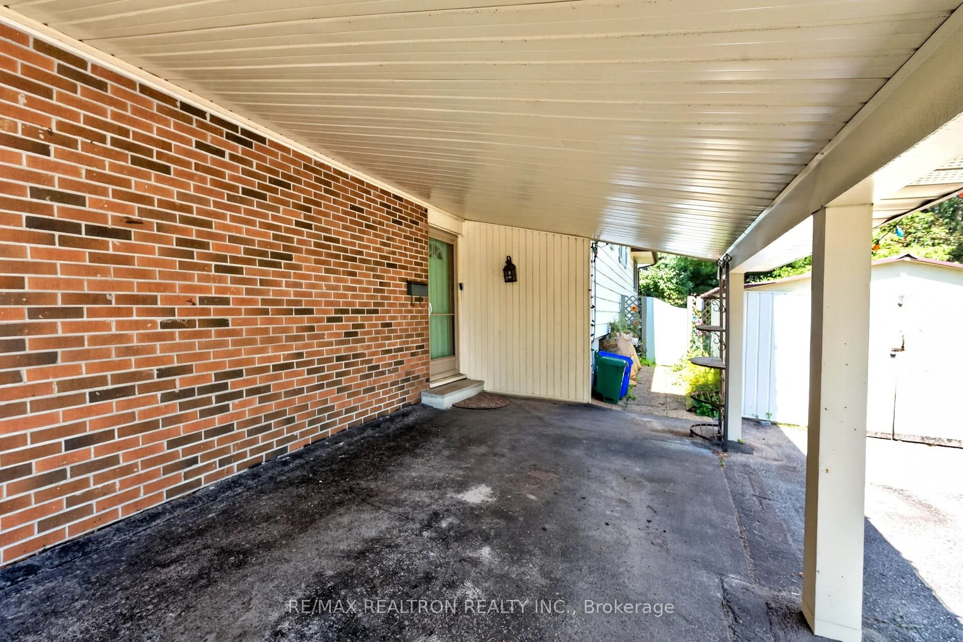 Photo 6 of 34 Taunton Road W, Oshawa, Samac — HOMEH