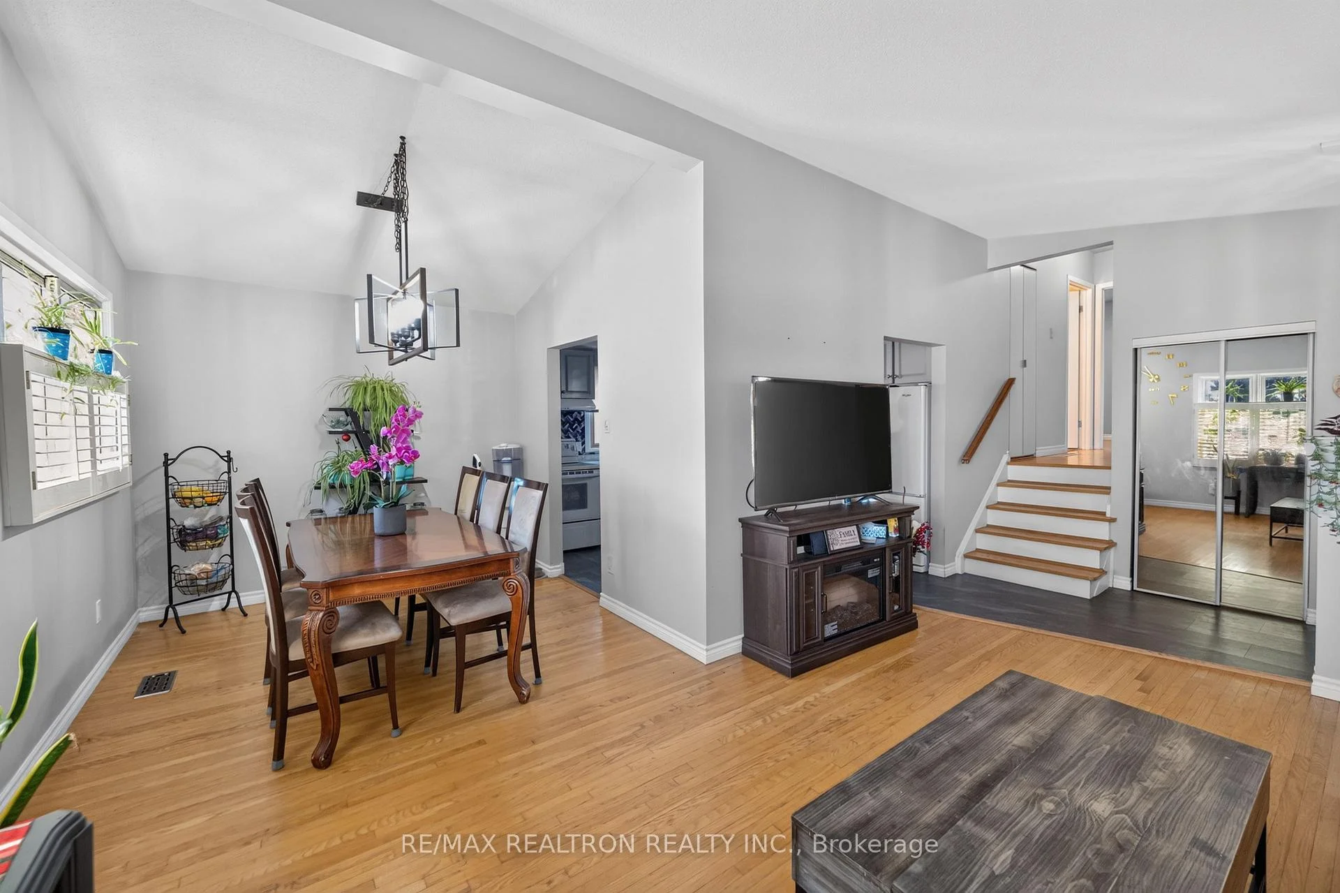 Photo 13 of 34 Taunton Road W, Oshawa, Samac — HOMEH