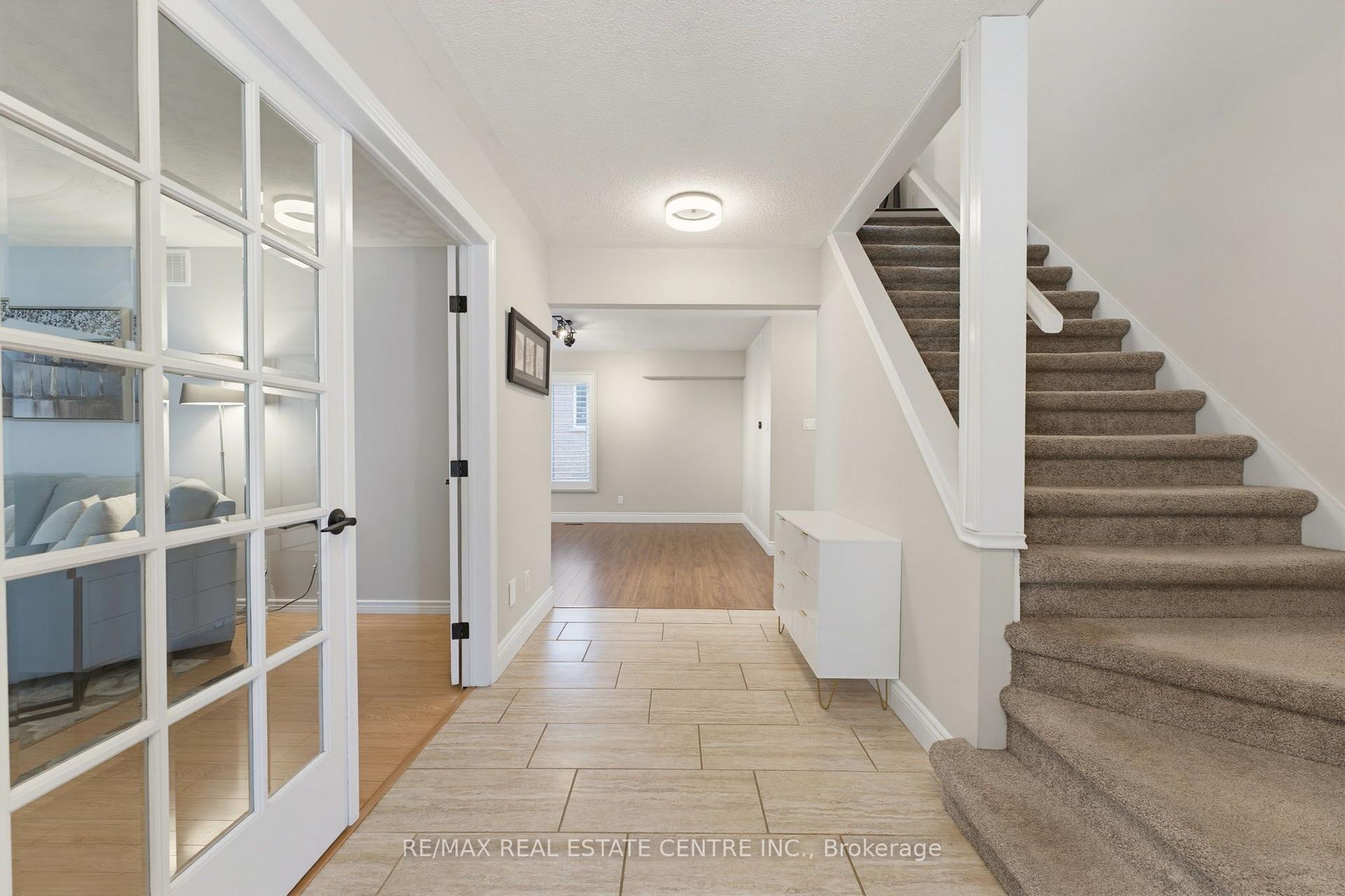 Photo 6 of 127 Michener Crescent, Kitchener, Idlewood — HOMEH