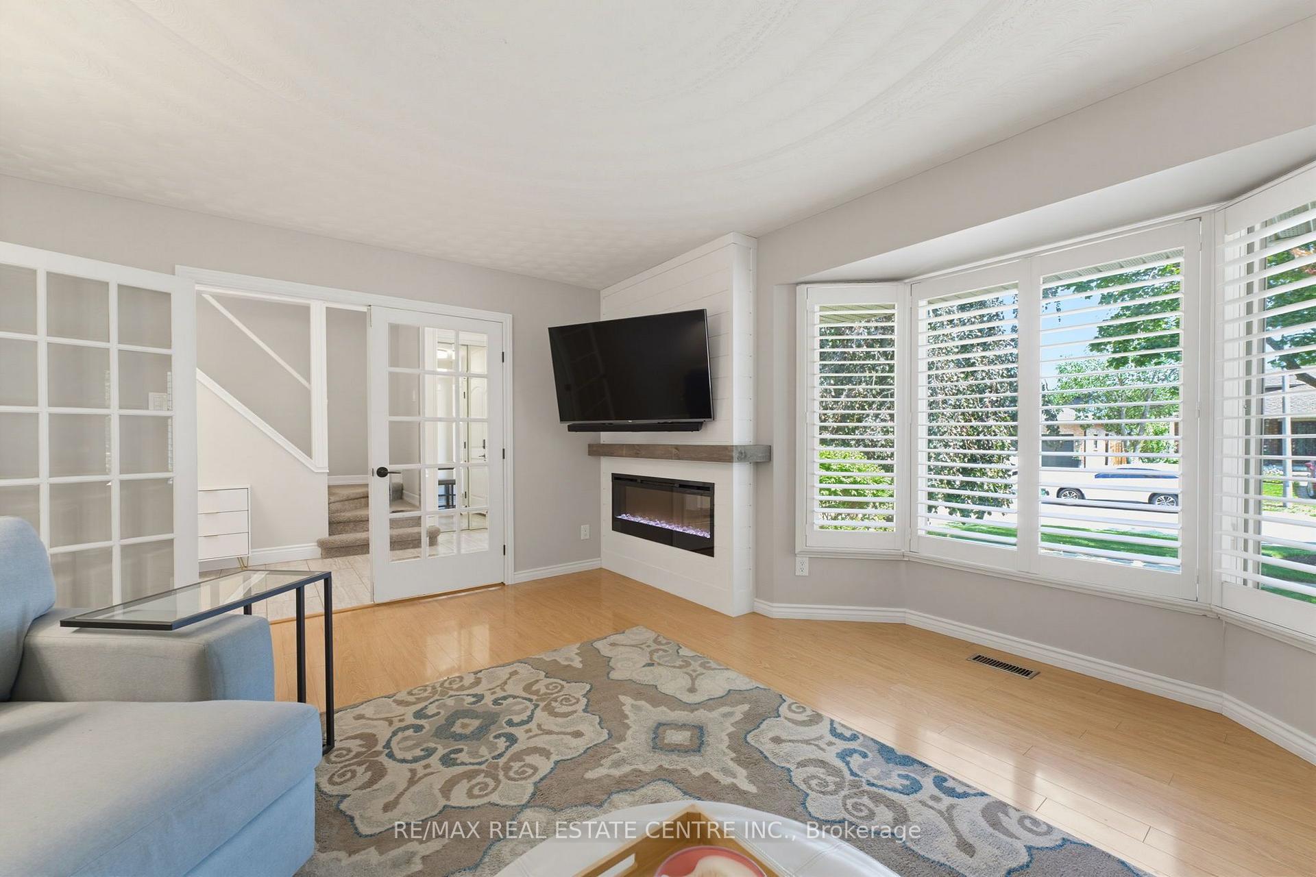 Photo 7 of 127 Michener Crescent, Kitchener, Idlewood — HOMEH
