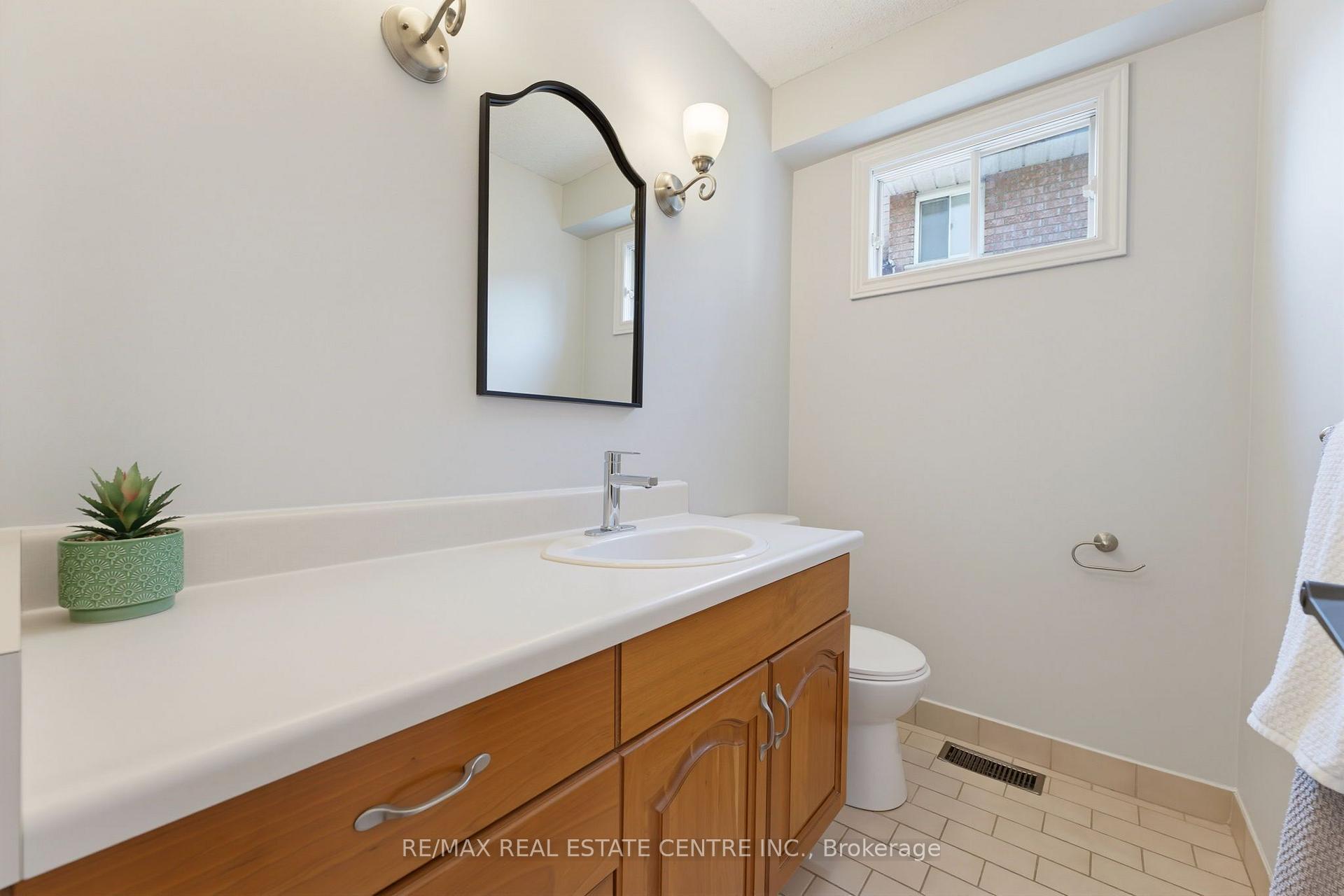 Photo 21 of 127 Michener Crescent, Kitchener, Idlewood — HOMEH