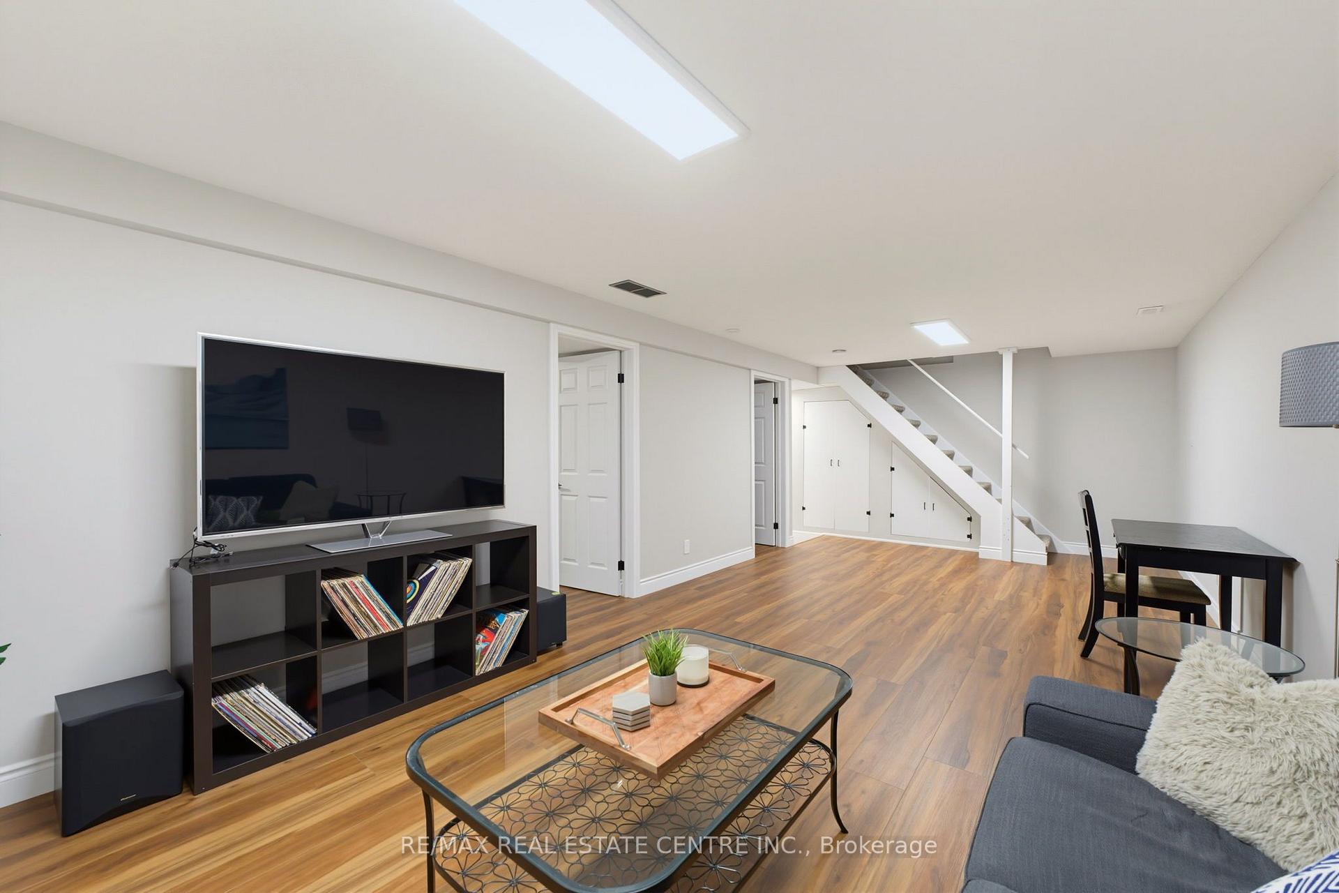Photo 22 of 127 Michener Crescent, Kitchener, Idlewood — HOMEH