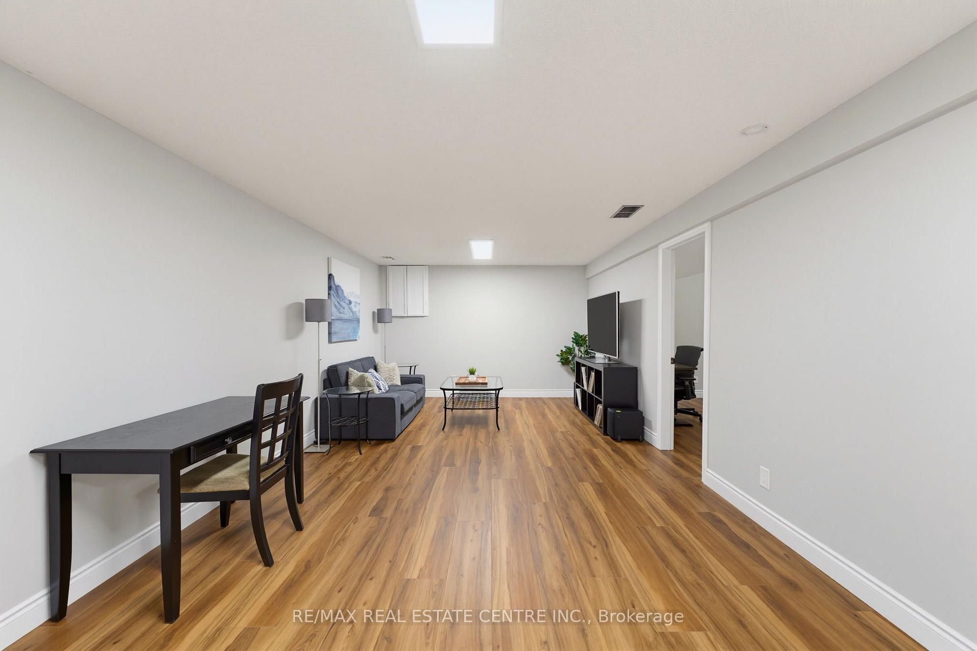 Photo 23 of 127 Michener Crescent, Kitchener, Idlewood — HOMEH