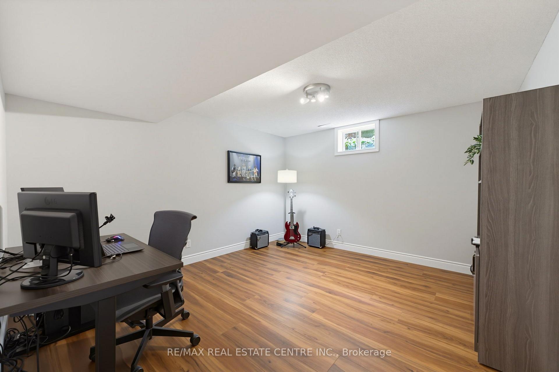 Photo 25 of 127 Michener Crescent, Kitchener, Idlewood — HOMEH