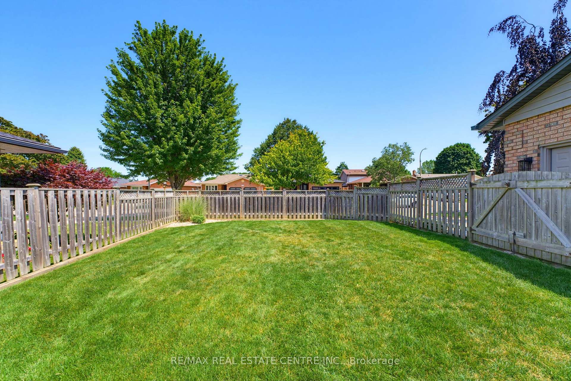 Photo 30 of 127 Michener Crescent, Kitchener, Idlewood — HOMEH
