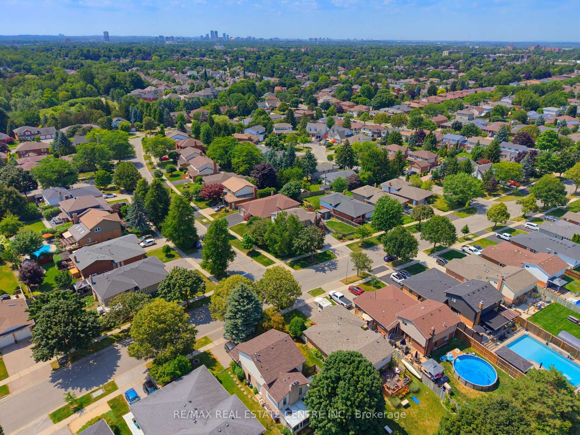 Photo 35 of 127 Michener Crescent, Kitchener, Idlewood — HOMEH
