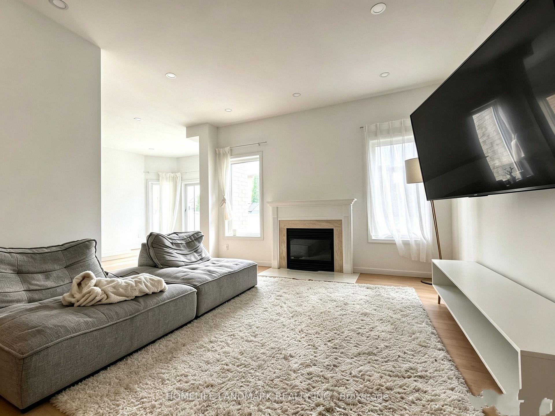 Photo 4 of 61 Mahogany Forest Drive, Vaughan, Patterson — HOMEH
