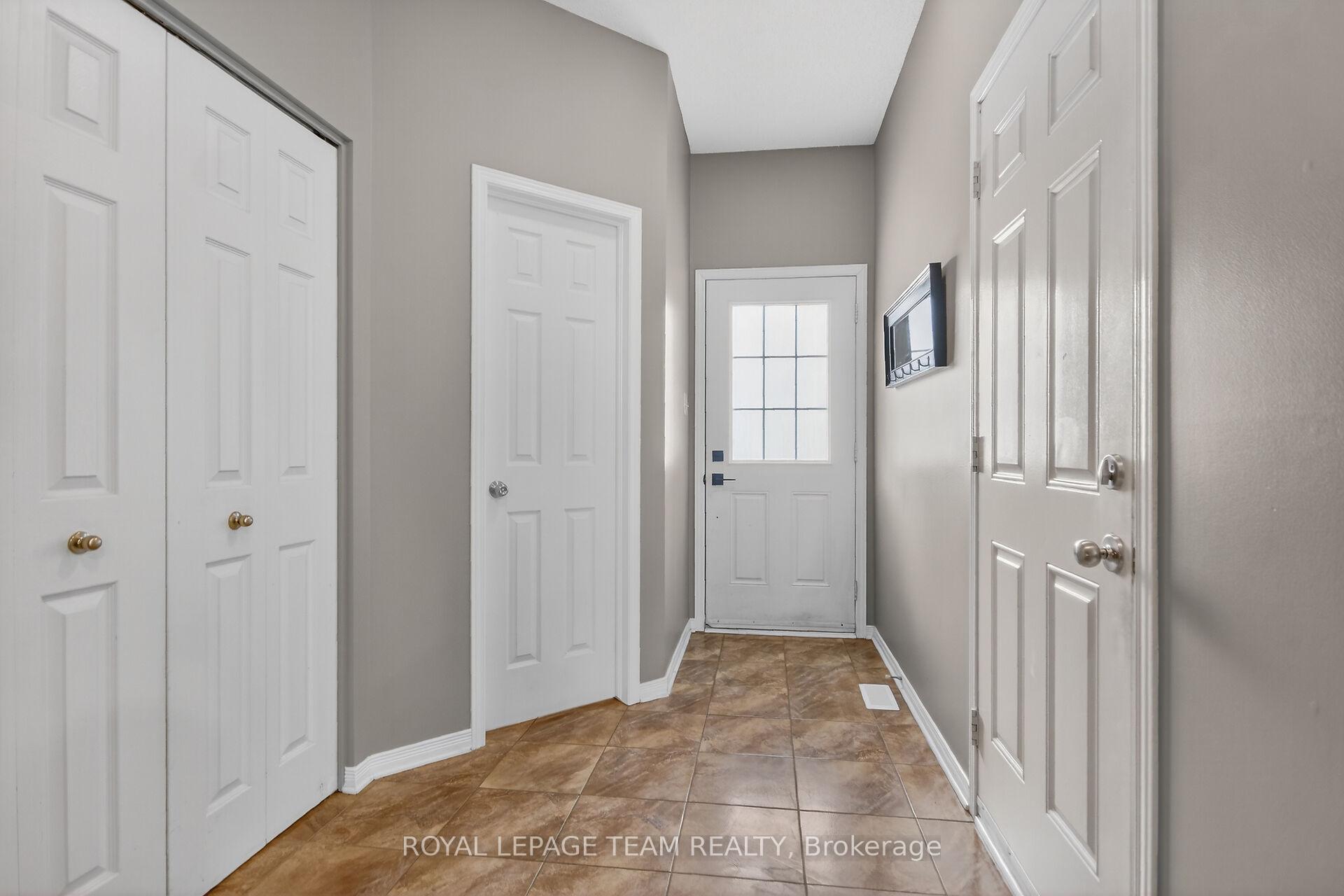 Photo 3 of 317 Copperfield Crescent, Ottawa, Barrhaven - Cedargrove/Fraserdale — HOMEH