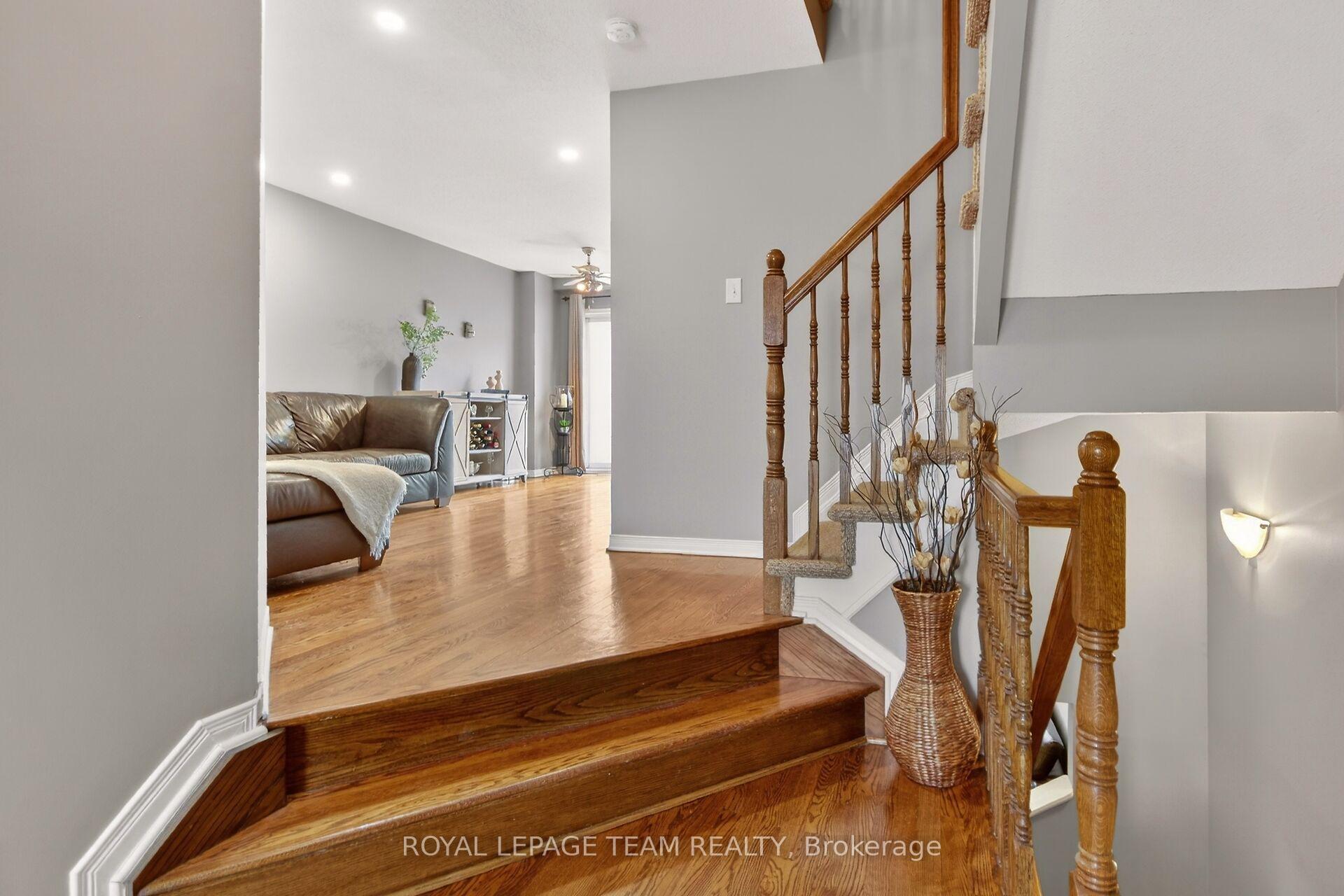 Photo 4 of 317 Copperfield Crescent, Ottawa, Barrhaven - Cedargrove/Fraserdale — HOMEH