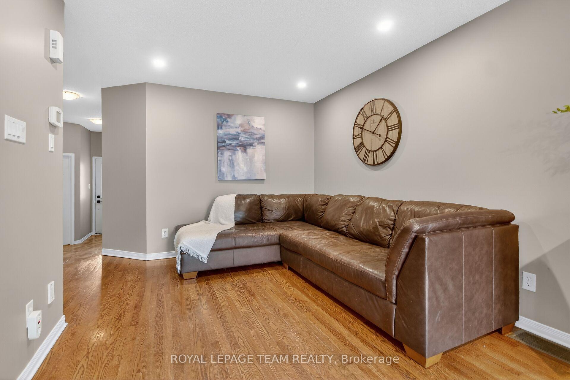 Photo 5 of 317 Copperfield Crescent, Ottawa, Barrhaven - Cedargrove/Fraserdale — HOMEH