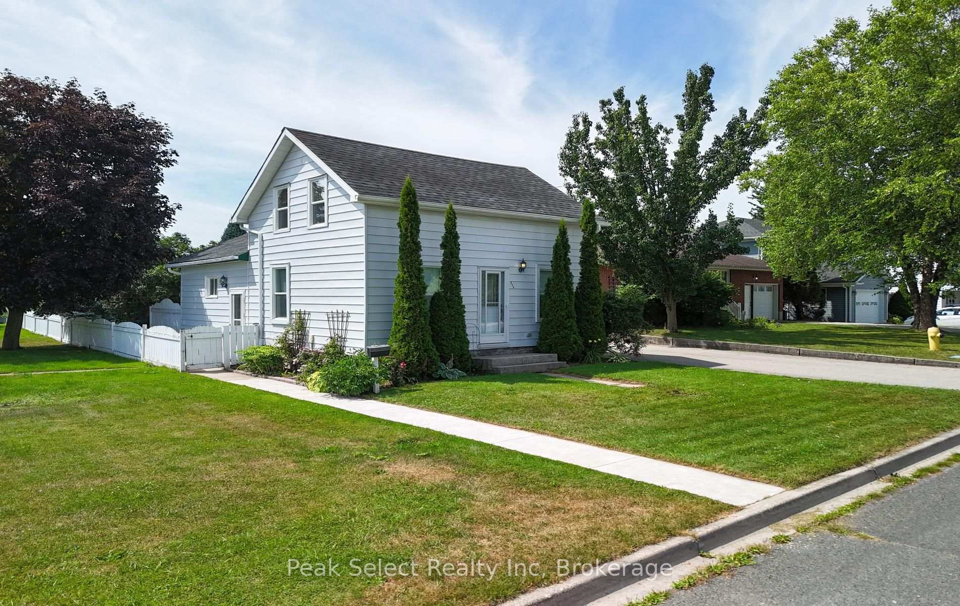 Photo 2 of 620 Jones Street E, St. Marys — HOMEH