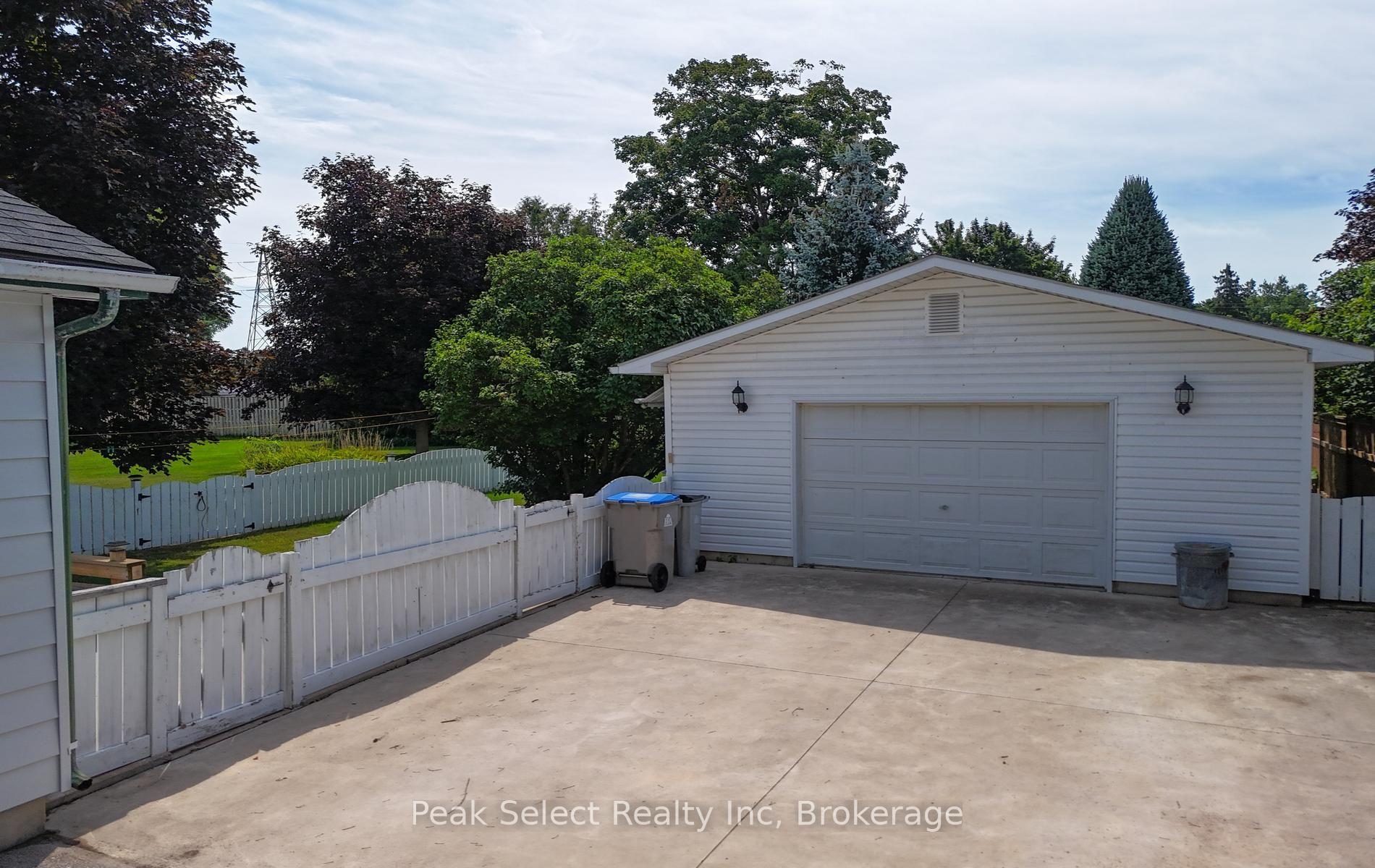 Photo 5 of 620 Jones Street E, St. Marys — HOMEH