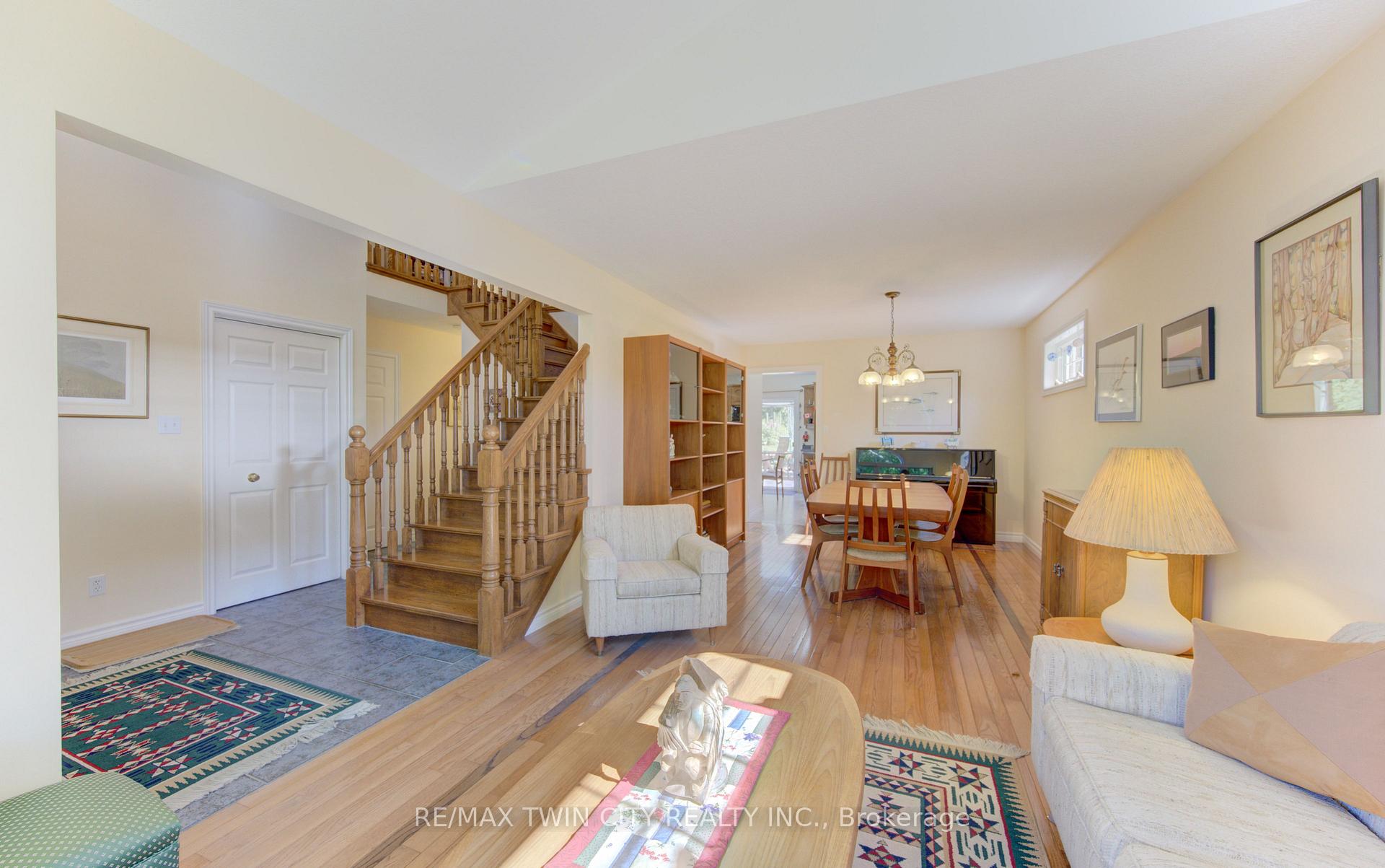 Photo 5 of 26 Eby Crescent, Wilmot, New Hamburg — HOMEH