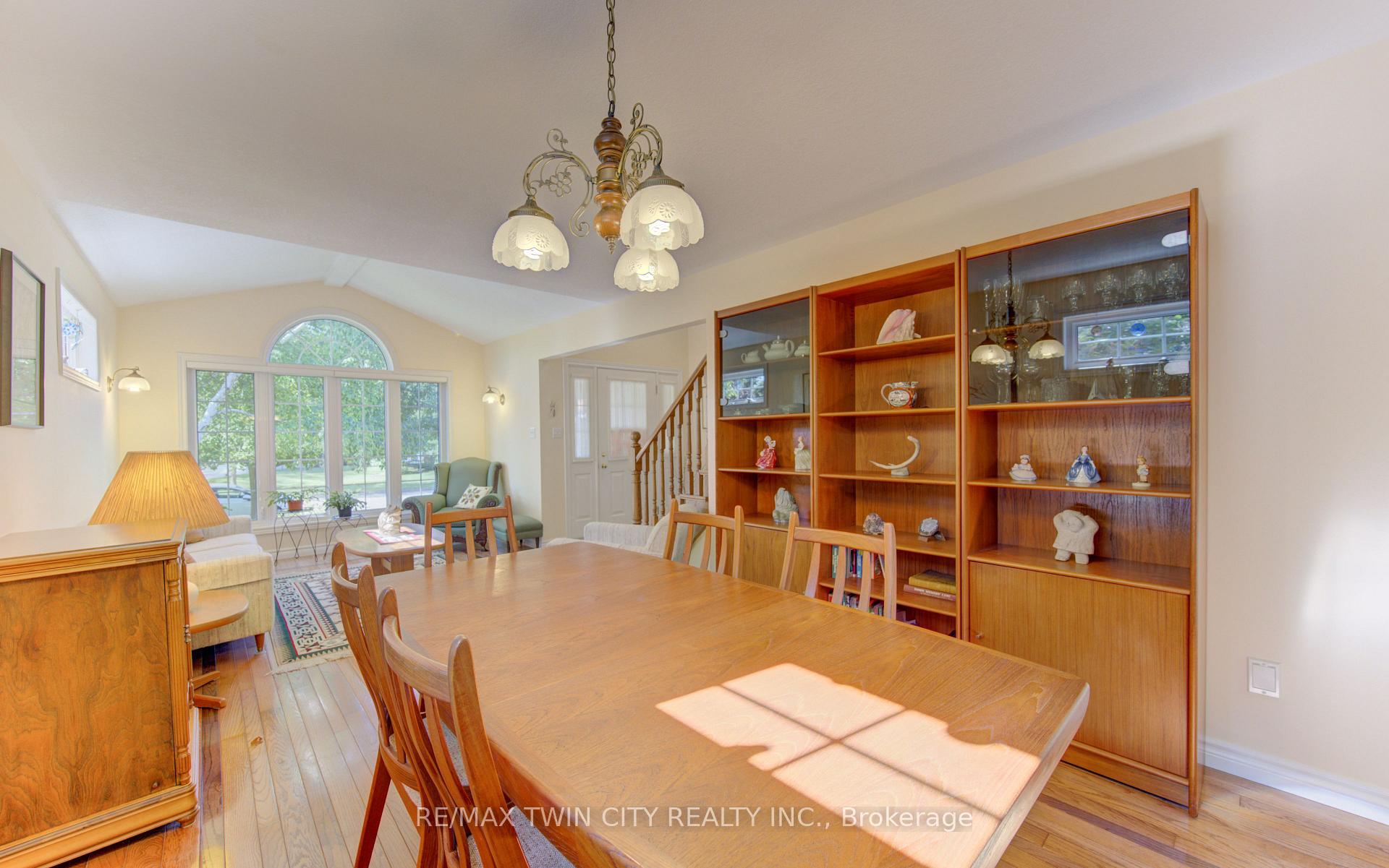 Photo 6 of 26 Eby Crescent, Wilmot, New Hamburg — HOMEH