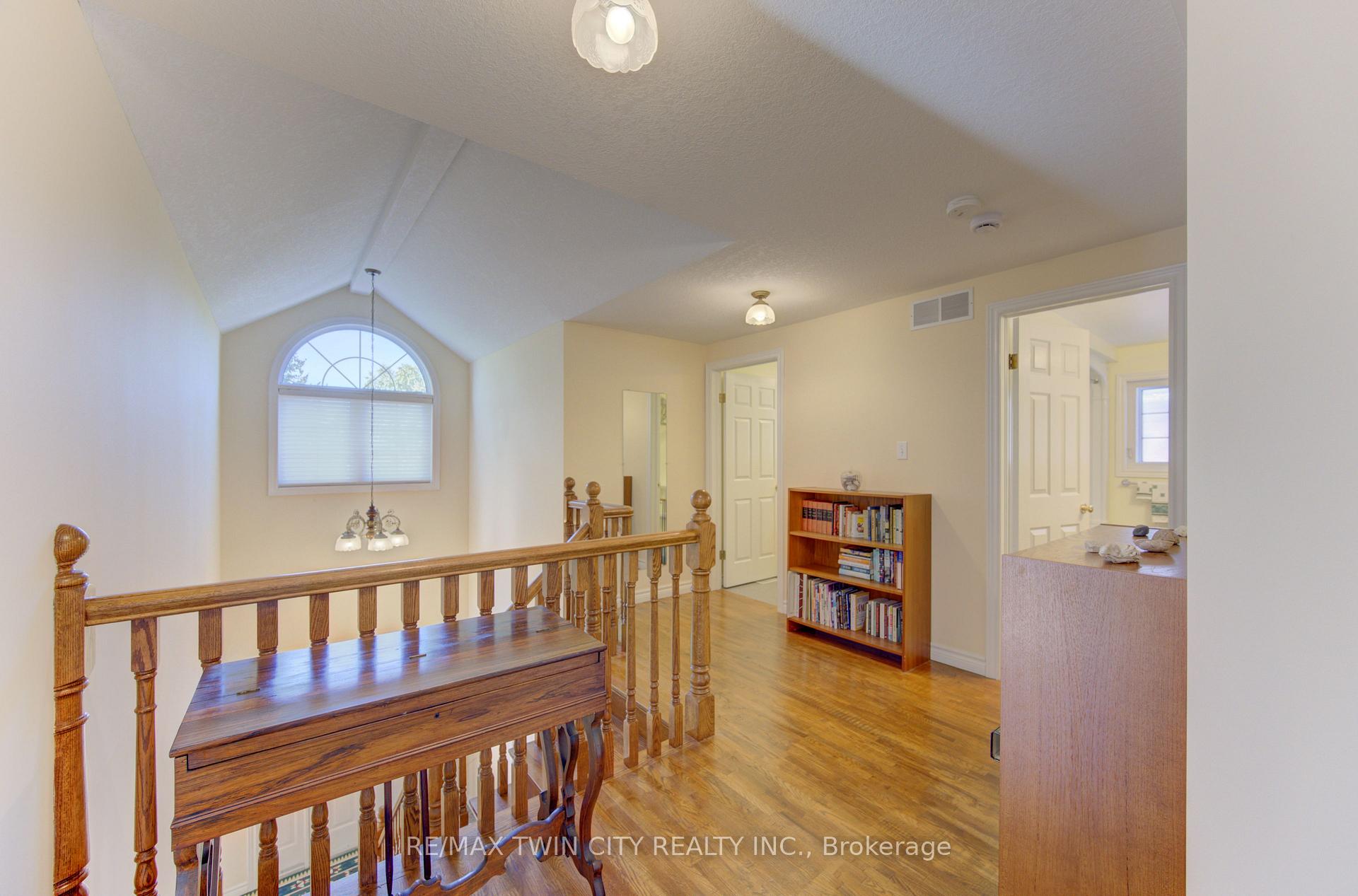 Photo 17 of 26 Eby Crescent, Wilmot, New Hamburg — HOMEH
