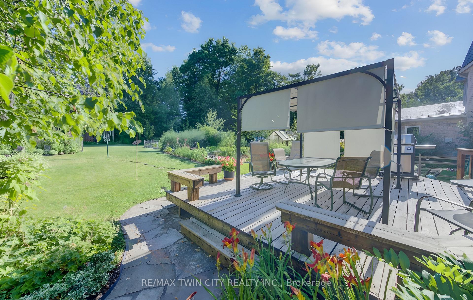 Photo 35 of 26 Eby Crescent, Wilmot, New Hamburg — HOMEH