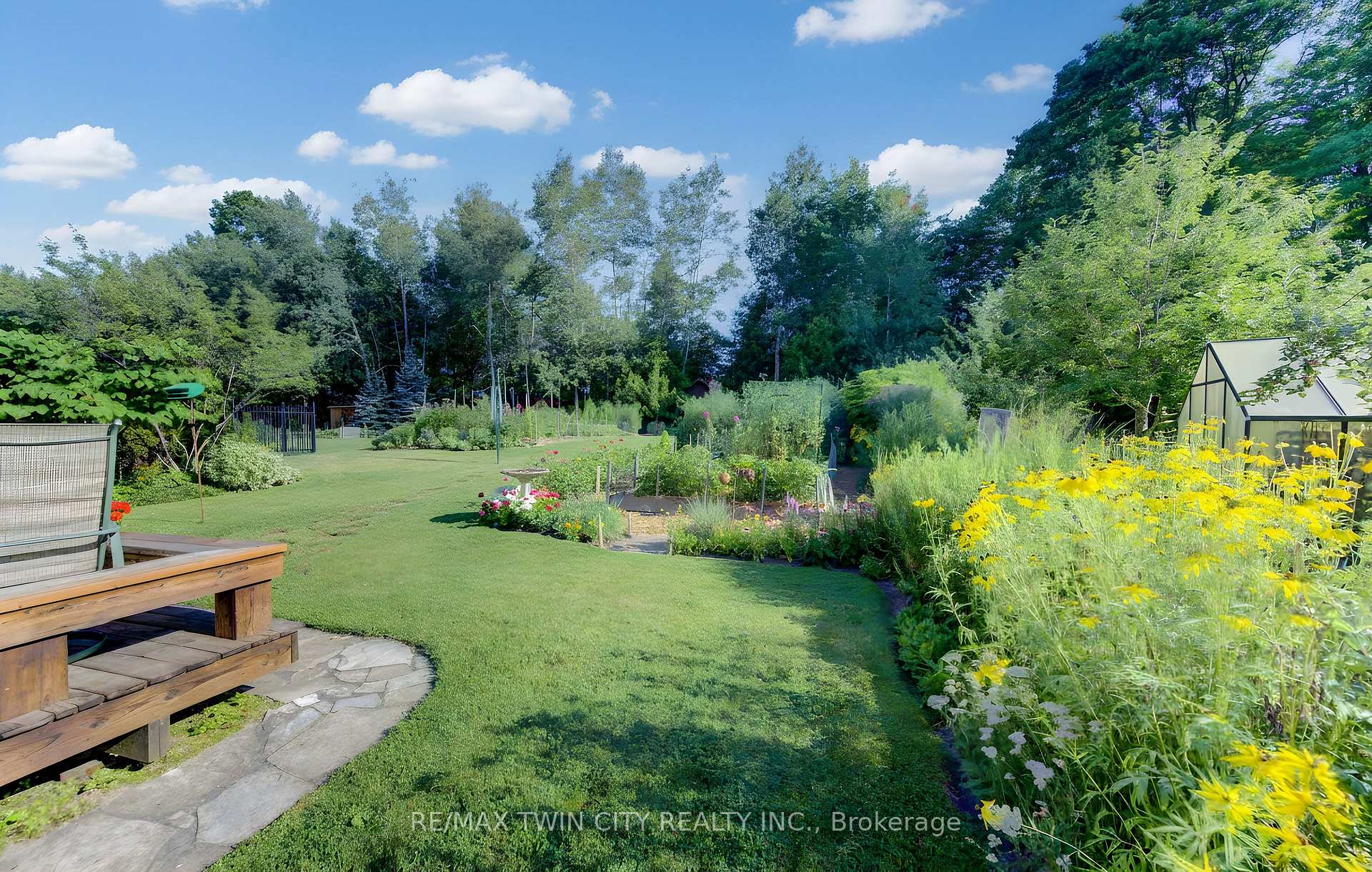 Photo 36 of 26 Eby Crescent, Wilmot, New Hamburg — HOMEH
