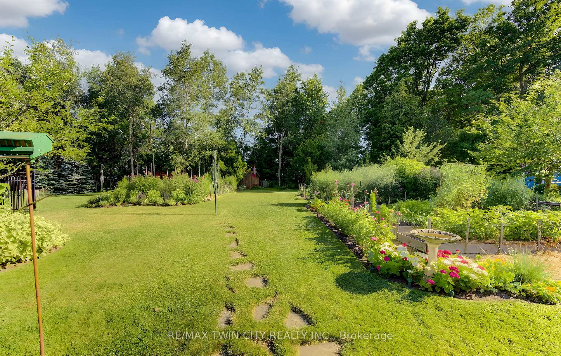Photo 37 of 26 Eby Crescent, Wilmot, New Hamburg — HOMEH