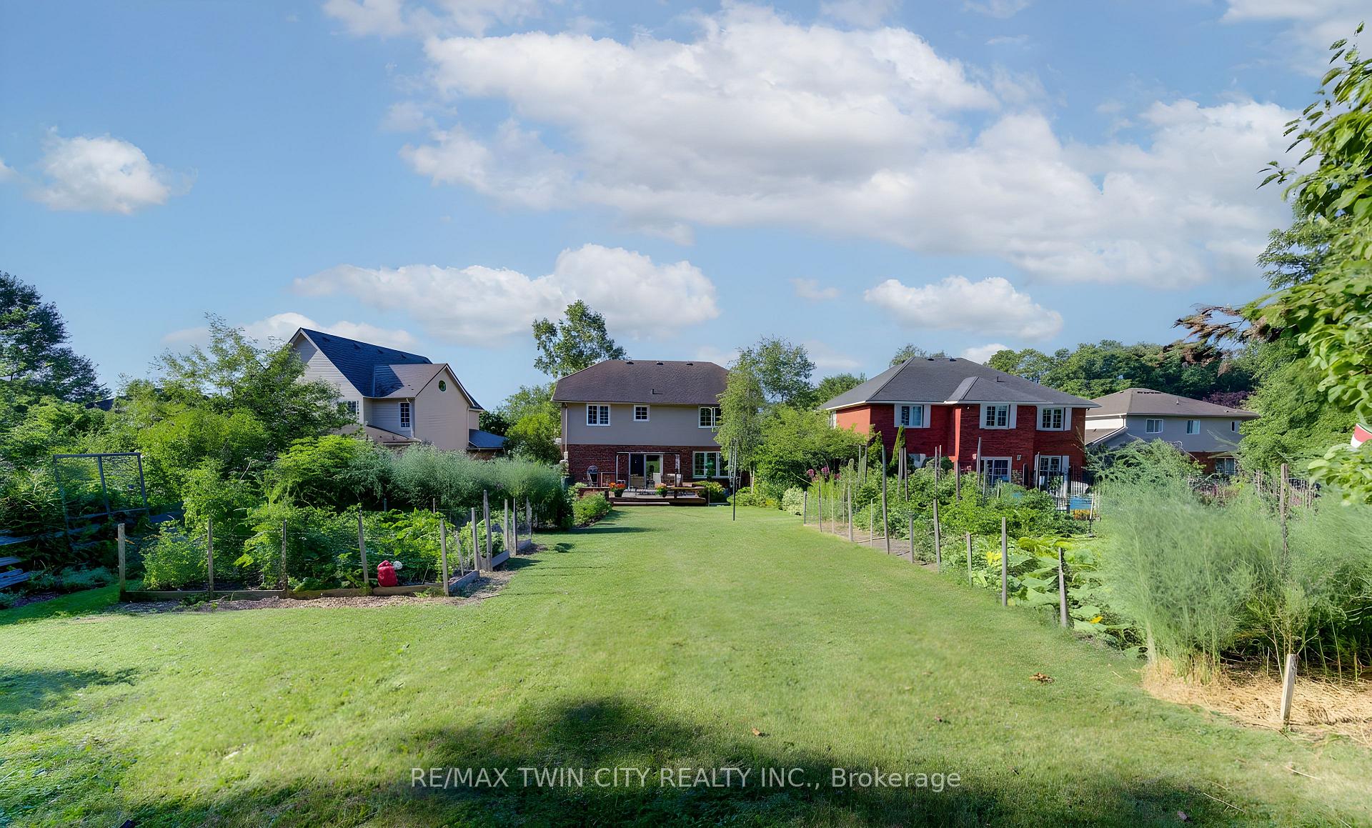 Photo 38 of 26 Eby Crescent, Wilmot, New Hamburg — HOMEH