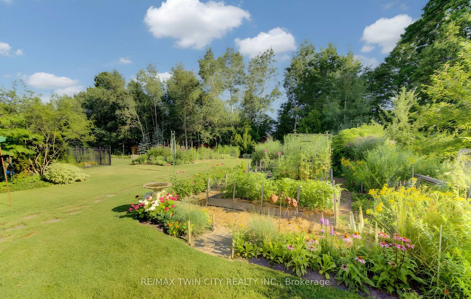 Photo 40 of 26 Eby Crescent, Wilmot, New Hamburg — HOMEH