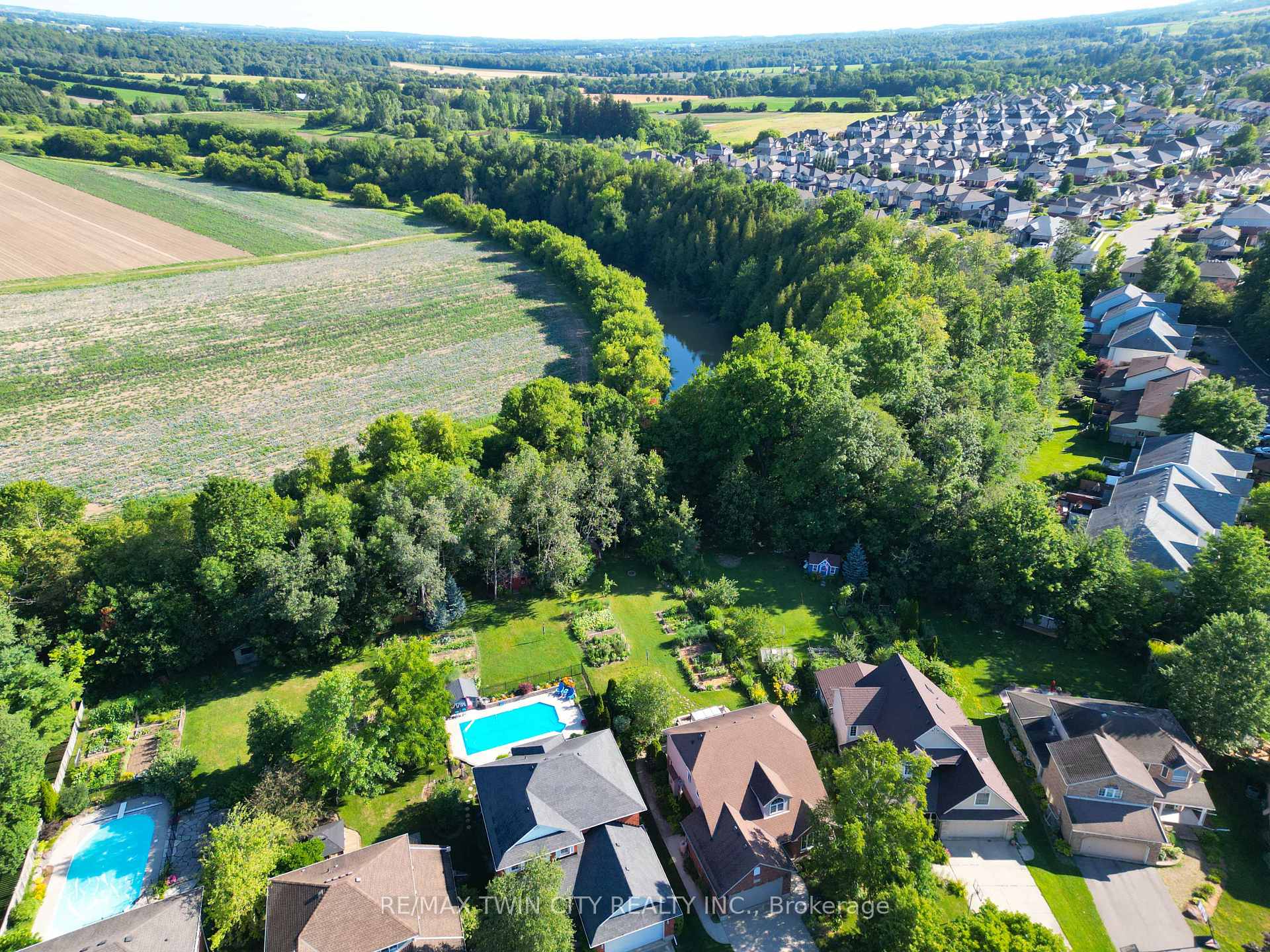 Photo 42 of 26 Eby Crescent, Wilmot, New Hamburg — HOMEH