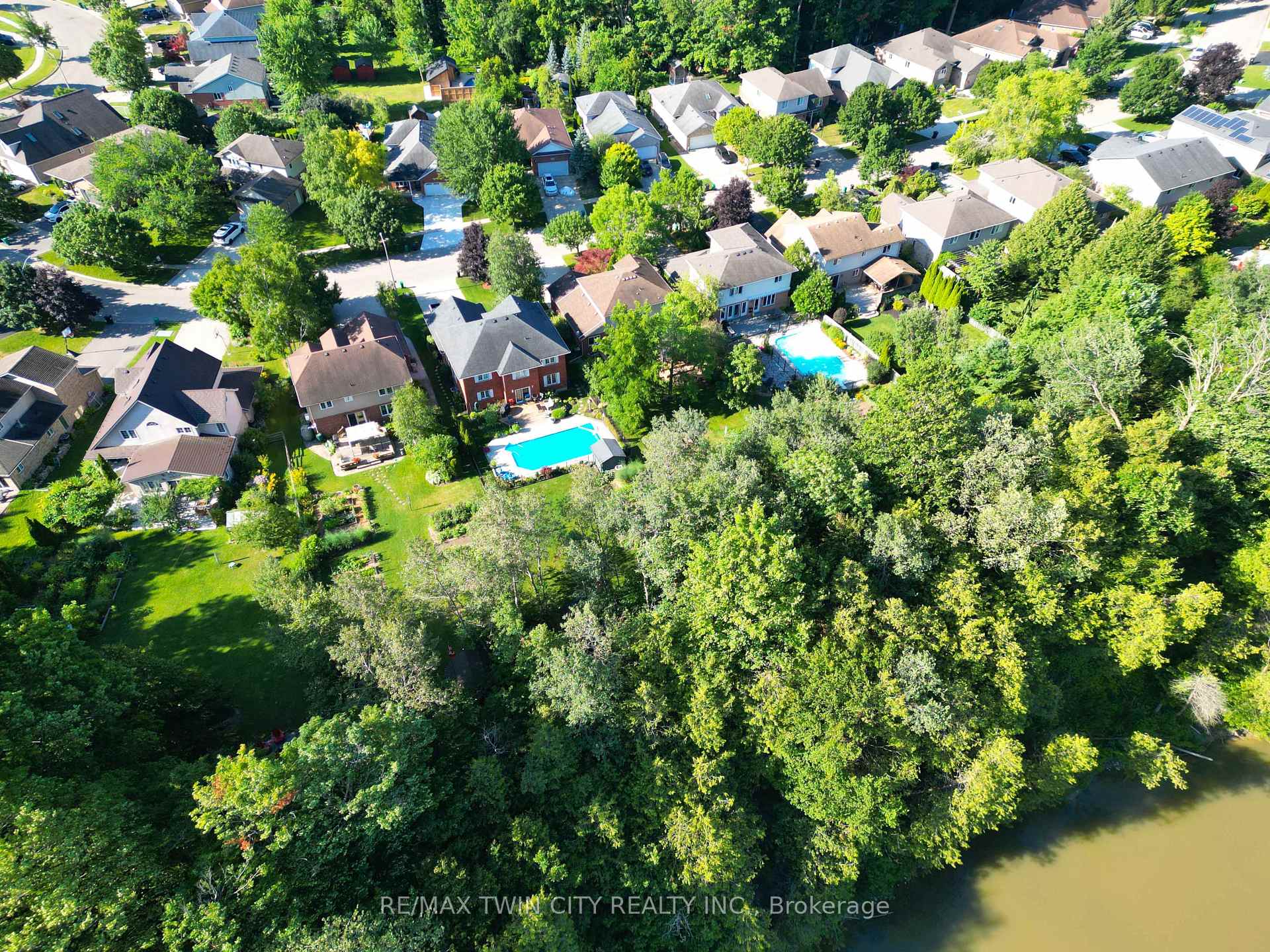 Photo 43 of 26 Eby Crescent, Wilmot, New Hamburg — HOMEH