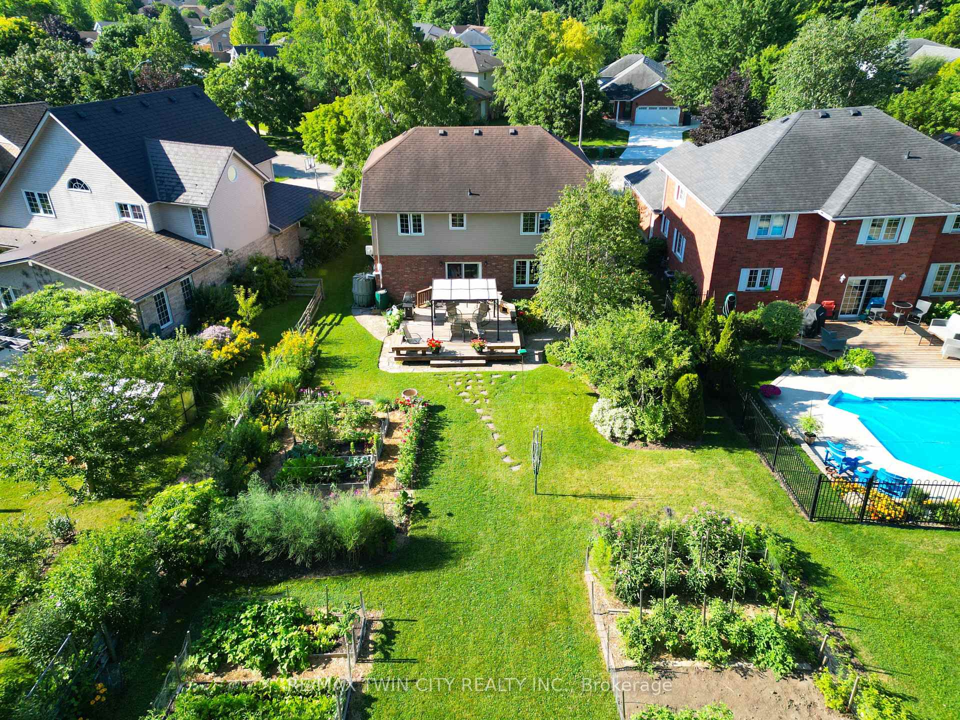 Photo 44 of 26 Eby Crescent, Wilmot, New Hamburg — HOMEH