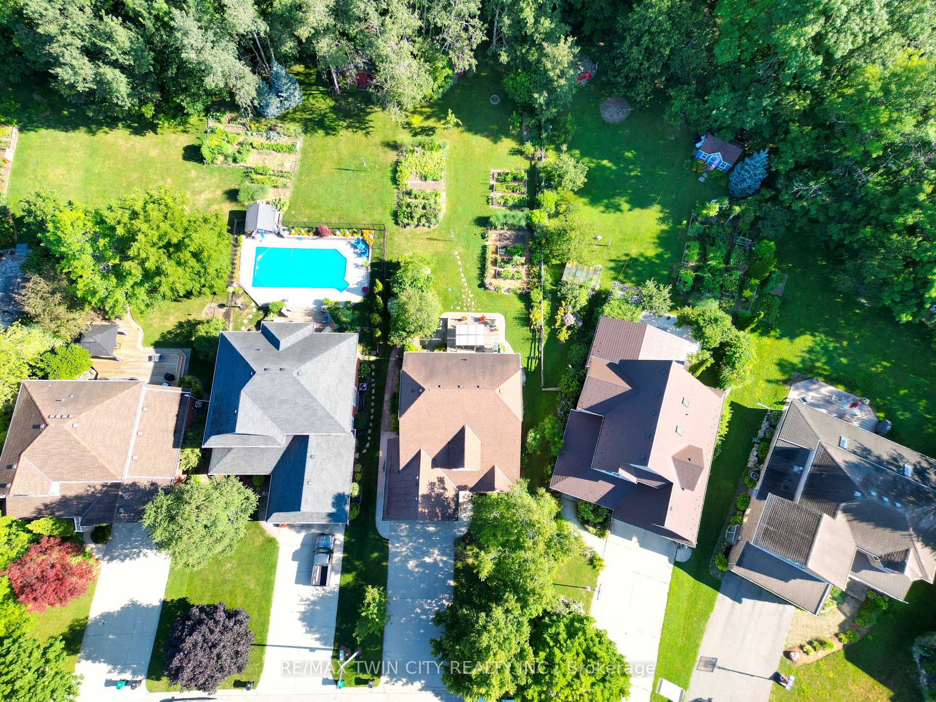 Photo 46 of 26 Eby Crescent, Wilmot, New Hamburg — HOMEH