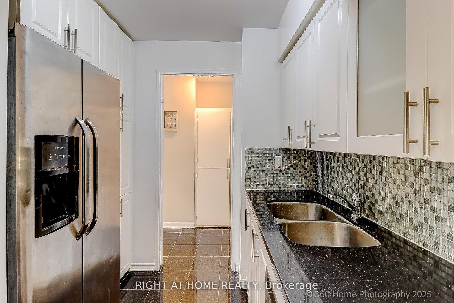 Photo 5 of Unit 1107, 1 Royal Orchard Boulevard, Markham, Royal Orchard — HOMEH