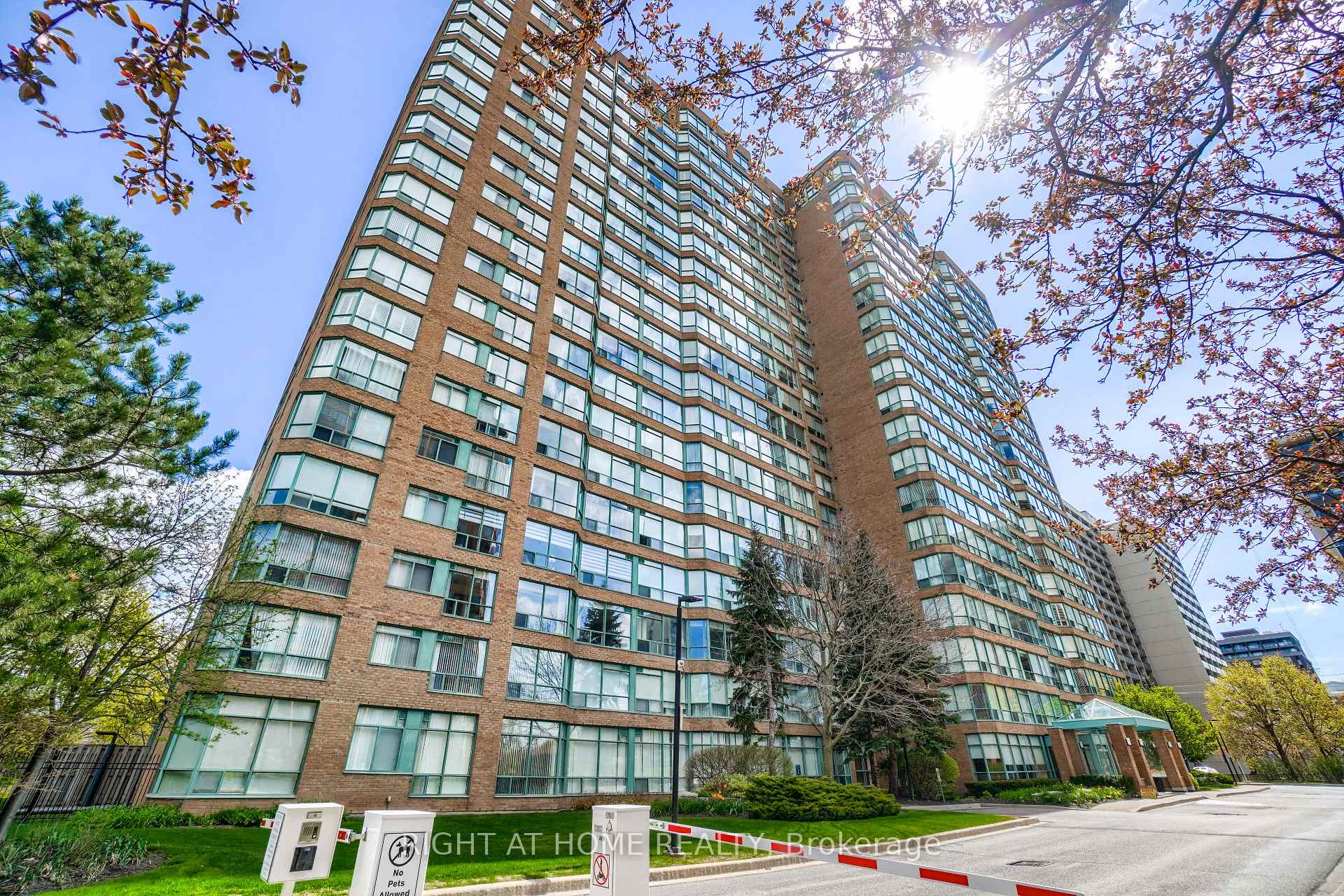 Photo 1 of Unit 1711, 1276 Maple Crossing Boulevard, Burlington, Brant — HOMEH