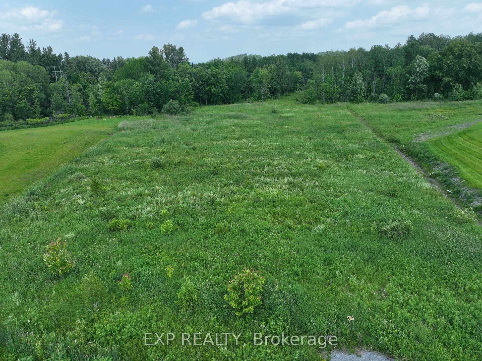 Photo 2 of 26 Nirmala Drive, Ottawa, Cumberland Estates — HOMEH