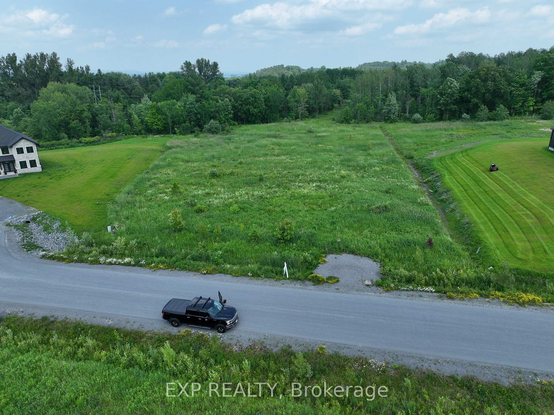 Photo 3 of 26 Nirmala Drive, Ottawa, Cumberland Estates — HOMEH