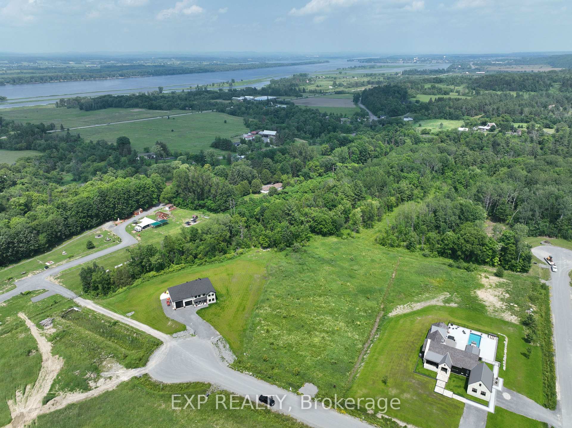 Photo 5 of 26 Nirmala Drive, Ottawa, Cumberland Estates — HOMEH
