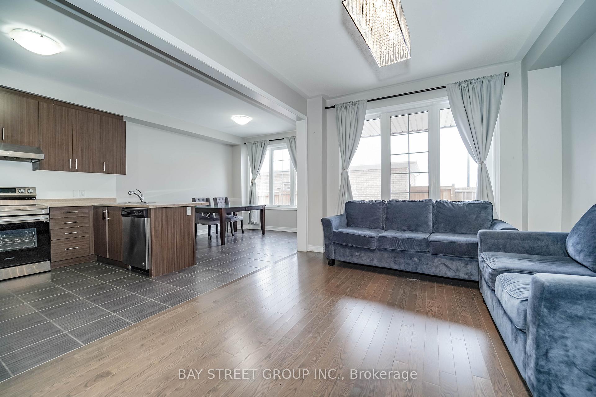 Photo 4 of 7 Gordon Landon Drive, Markham, Cornell — HOMEH