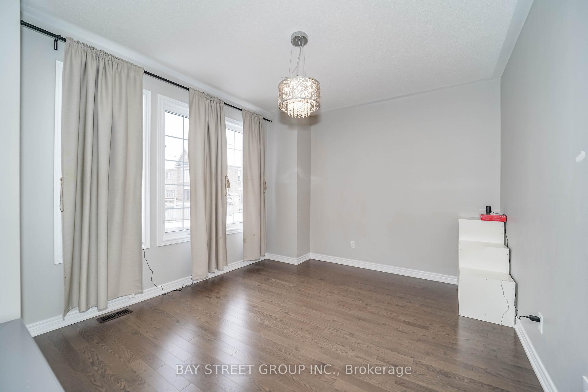 Photo 10 of 7 Gordon Landon Drive, Markham, Cornell — HOMEH