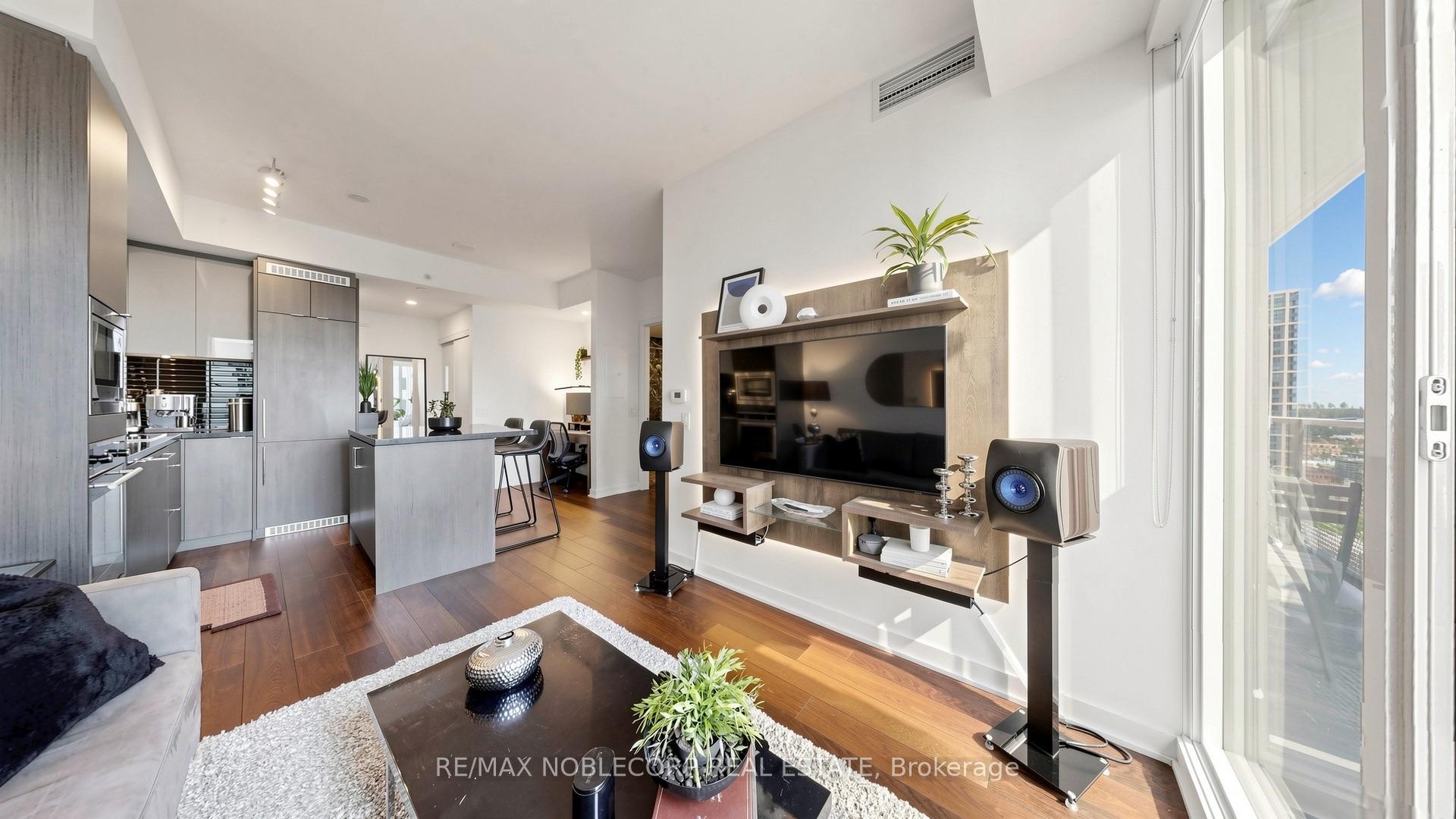 Photo 2 of 115 Blue Jays Way, Toronto, Waterfront Communities — HOMEH