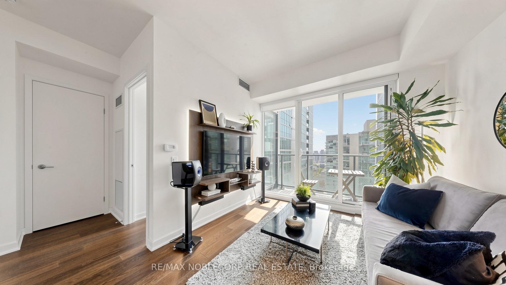 Photo 3 of 115 Blue Jays Way, Toronto, Waterfront Communities — HOMEH