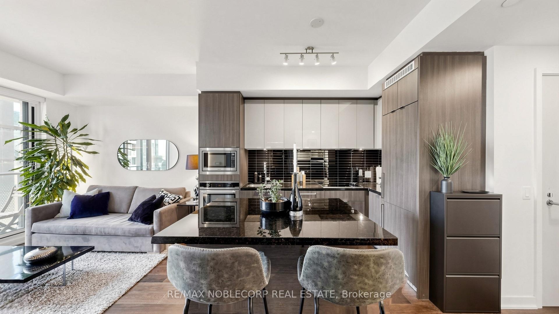 Photo 13 of 115 Blue Jays Way, Toronto, Waterfront Communities — HOMEH